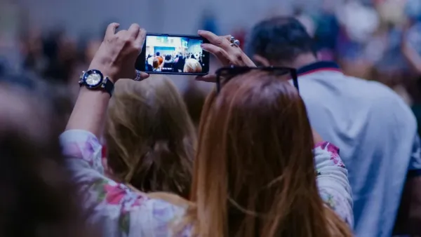 थेट व्हिडिओ रेकॉर्डिंग एआय व्हिडिओ संपादक