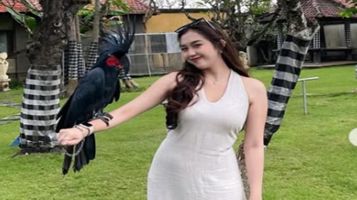 SELEBRGRAM HAMIL -  Nama Friceilda Prillea kini menjadi sorotan setelah muncul dalam kondisi hamil delapan bulan dan meminta pertanggungjawaban aktor Anrez Putra Adelio.