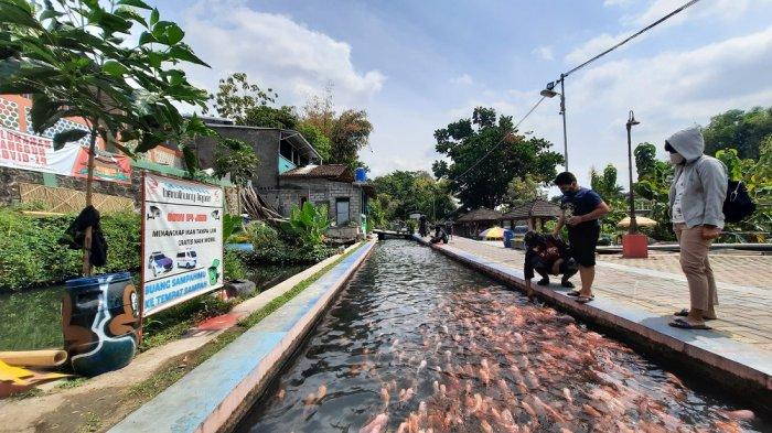 Objek Wisata Bendung Lepen di Mrican, Giwangan, Umbulharjo, Kota Yogyakarta tampak ramai dikunjungi wisatawan, Rabu (5/8/2020).