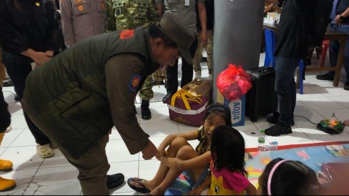 YSK bertemu korban bencana di Siau. Foto 2