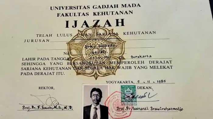 IJAZAH JOKOWI DITUNJUKKAN - oto ijazah Presiden RI ke-7 Joko Widodo (Jokowi) yang diunggah oleh relawan PSI di akun @DianSandiU di media sosial X (dulu Twitter), Selasa (1/4/2025). Baru-baru ini, 3 alumni UI menunjukkan prediksinya terkait ijazah Jokowi ditunjukkan ke publik.