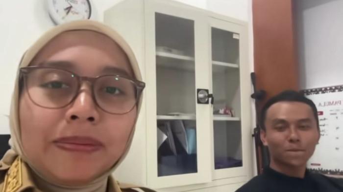 Pertemuan Holis dan Putri Karlina
