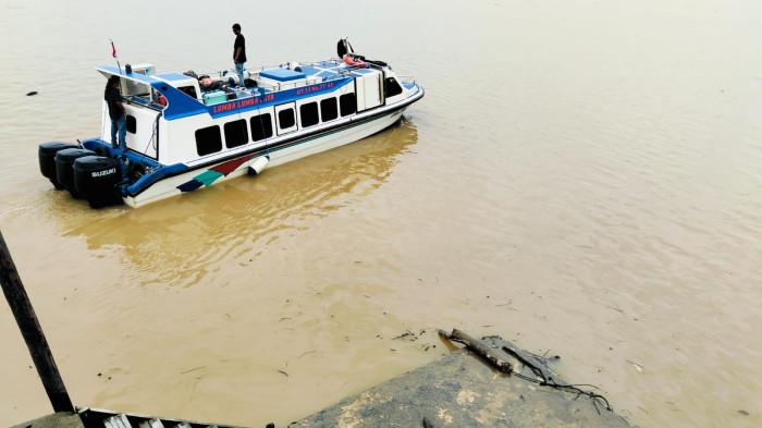 JADWAL SPEEDBOAT - Tampak speedboat reguler rute Tana Tidung-Tarakan saat berada di Pelabuhan Keramat Tideng Pale. Berikut ini 3 speedboat reguler dari Tana Tidung ke Tarakan pada Kamis (8/1/2026), catat jadwal keberangkatan dan tarif tiketnya. (TribunKaltara.com / Rismayanti)