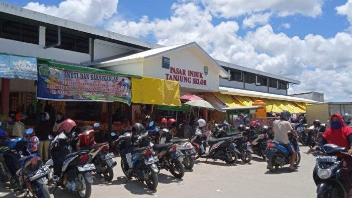 MASIH TINGGI – Tampak suasana di kawasan pasar ikan Pasar Induk Tanjung Selor saat diabadikan beberapa waktu lalu. Sepekan pasca tahun baru 2026, harga ayam potong di Tanjung Selor masih tinggi, beda dengan harga cabai yang mulai turun. (ARSIP-TribunKaltara.com)