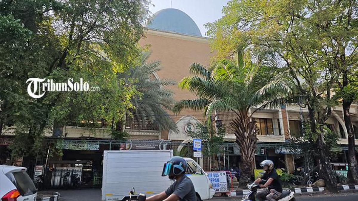 WISATA RELIGI SOLO - Suasana di depan Masjid Riyadh, Kecamatan Pasar Kliwon, Solo, jelang Haul Habib Ali bin Muhammad Al-Habsyi pada Rabu (8/10/2025).