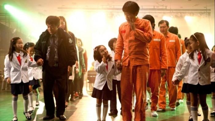 Kedekatan Yong-goo bersama tahanan lain di kamar sel nomor 7