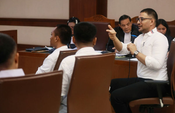 Terdakwa Ammar Zoni memberikan paparannya saat menjalani sidang terkait penyalahgunaan narkotika di Pengadilan Negeri Jakarta Pusat, Jakarta, Kamis, (8/01/2026). Foto: Agus Apriyanto