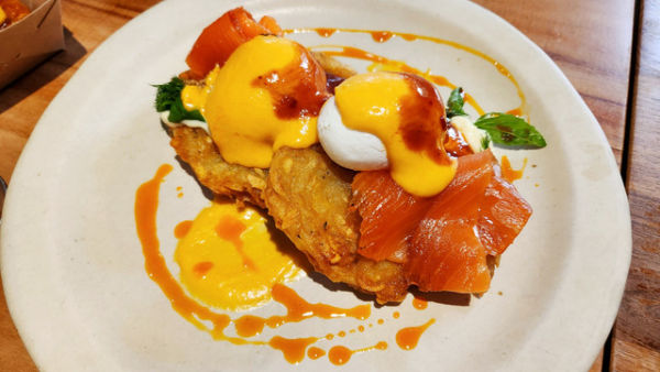 Salmon rosti ala cafe Bread Yard Bali. Foto: Azalia Amadea/Kumparan