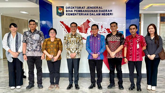 Pemkab Minut diabadikan saat audiensi. Foto 2