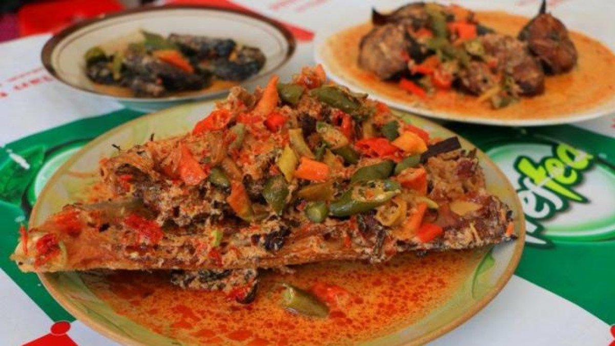 Warung Kepala Manyung Bu Fat, satu tempat makan legendaris di Semarang buat makan siang.