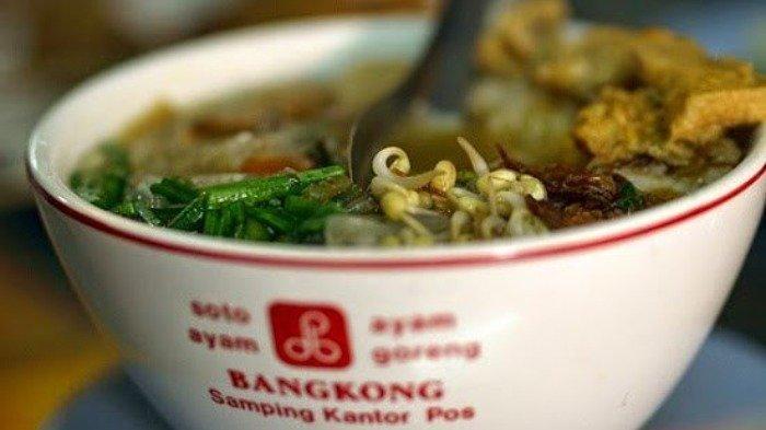 Soto Bangkong, satu tempat makan legendaris di Semarang buat makan siang.