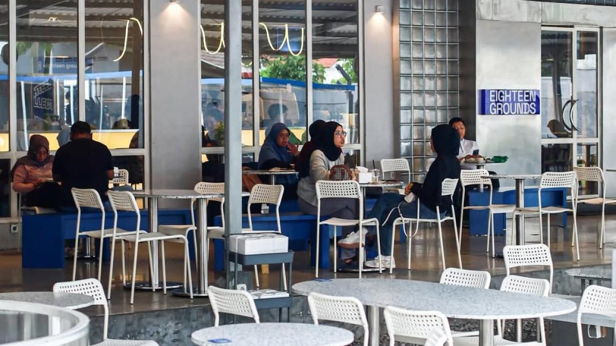 Eighteen Grounds Coffee, satu kafe di Solo yang buka pagi hari, cocok buat sarapan dan nugas.