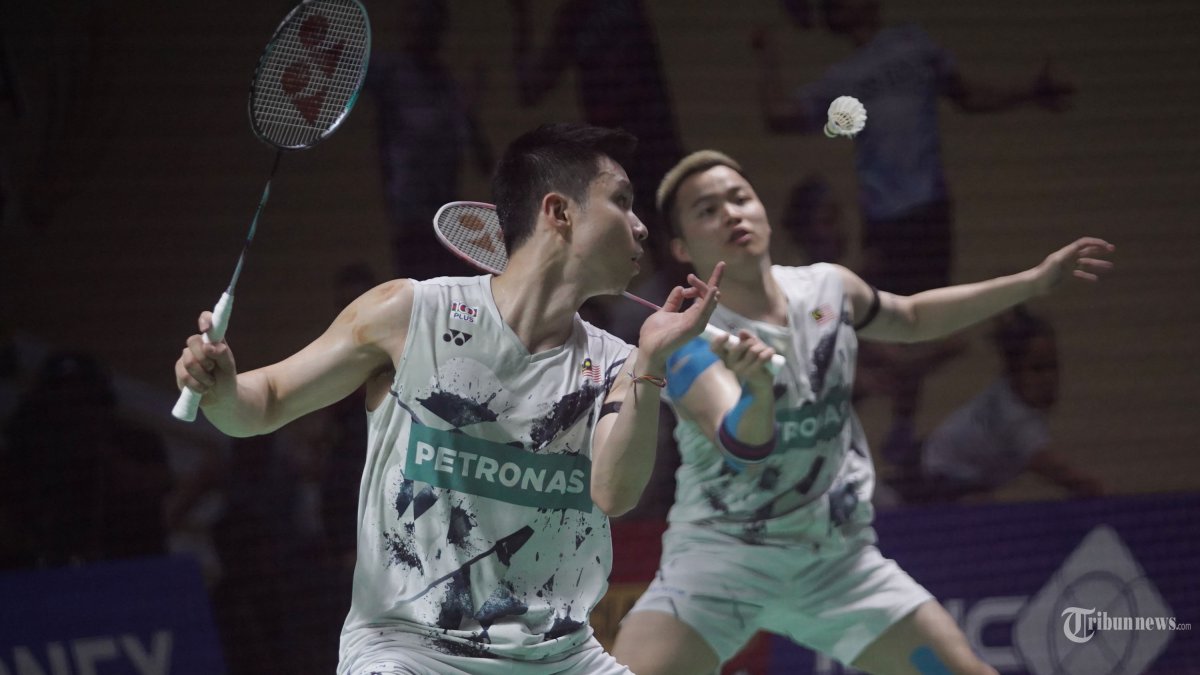 Ganda Malaysia Aaron Chia/Soh Wooi Yik saat melawan ganda Taiwan, Lu Ching Yao/Yang Po Han pada Indonesia Open di Istora Senayan Jakarta, Kamis (6/4/2024). Aaron Chia/Soh Wooi Yik menelan kekalahan dua set langsung dengan skor, 21-16 dan 21-14. TRIBUNNEWS/HERUDIN