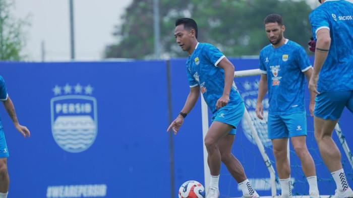 Pertandingan PERSIB kontra Persija pada pekan ke-17 Super Leagu