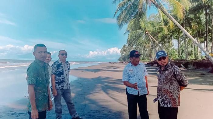 ABRASI - Bupati Bolaang Mongondow Utara (Bolmut) Sirajudin Lasena dan Wakil Bupati Mohammad Aditya Pontoh turun langsung untuk meninjau lokasi abrasi pantai di Desa Busisingo, Kecamatan Sangkub, Kamis (8/1/2026).
