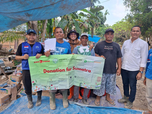 Lion Parcel salurkan lebih dari 10 ton bantuan logistik ke Sumatera. Foto: Lion Parcel