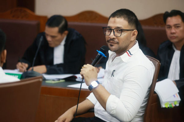 Terdakwa Ammar Zoni memberikan paparannya saat menjalani sidang terkait penyalahgunaan narkotika di Pengadilan Negeri Jakarta Pusat, Jakarta, Kamis, (8/01/2026). Foto: Agus Apriyanto