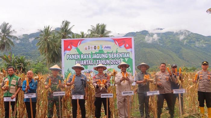 AKBP Kari Amsah Ritonga panen jagung serentak