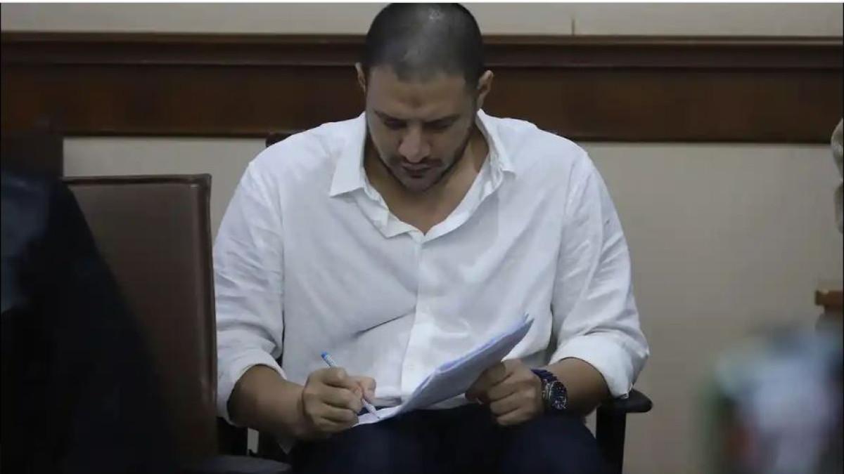 SIDANG AMMAR ZONI - Ammar Zoni menangis ketika sidang narkoba, mengaku ingin pulang ke rumah