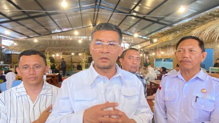 BERI KETERANGAN - Wagub Jabar Erwan Setiawan kutuk aksi vandalisme di Flyover Pasupati jelang laga Persib vs Persija. Simak kronologi coretan 'PJFC' dan persiapan pengamanan 3.000 personel.