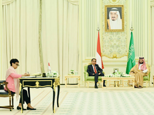 Presiden Joko Widodo melakukan pertemuan bilateral dengan Perdana Menteri (PM) Kerajaan Arab Saudi (KAS) Mohammed bin Salman Al-Saud di Istana Al-Yamamah, Riyadh, pada Kamis, 19 Oktober 2023. Foto: BPMI Setpres/Laily Rachev