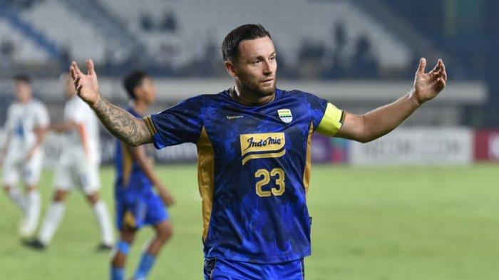 Gelandang Persib Bandung Marc Klok saat tampil pada pertandingan Liga Champions Asia Two 2024/2025.