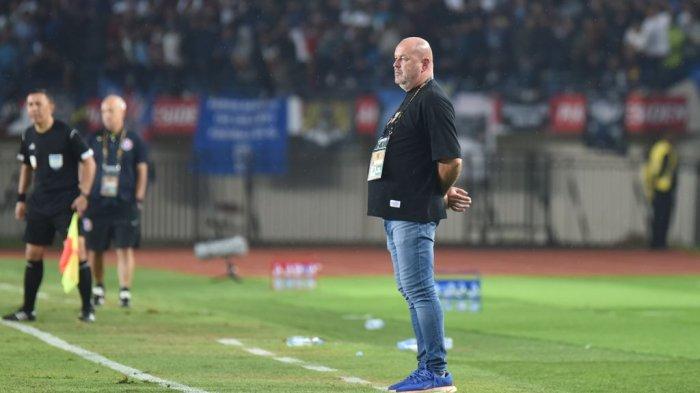 BOJAN HODAK - Pelatih Persib Bandung, Bojan Hodak memimpin anak asuhnya saat melawan Port FC di laga perdana Grup B Piala Presiden 2025 di Stadion Si Jalak Harupat, Minggu (6/7/2025) sore WIB. Persib Bandung takluk dengan skor 0-2.