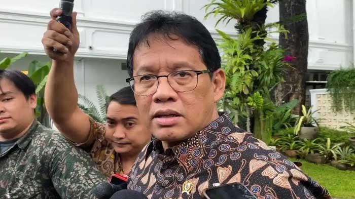 BALAS PROTES - Menteri Keuangan Purbaya Yudhi Sadewa memberikan keterangan kepada wartawan usai bertemu Presiden Prabowo Subianto di Istana Negara, Jakarta, Jumat (19/12/2025).