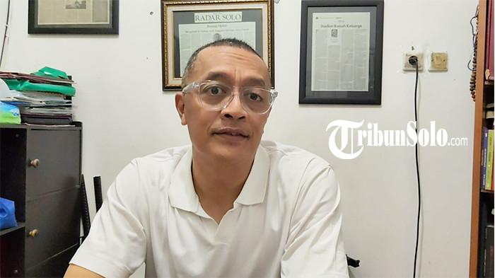 ALASAN KELUAR PDIP. Ginda Ferachtriawan saat ditemui Tribun Solo di ruang kerjanya di Solo, Senin (11/8/2025). Ginda ungkap alasan keluar dari PDIP dan bergabung dengan PSI.