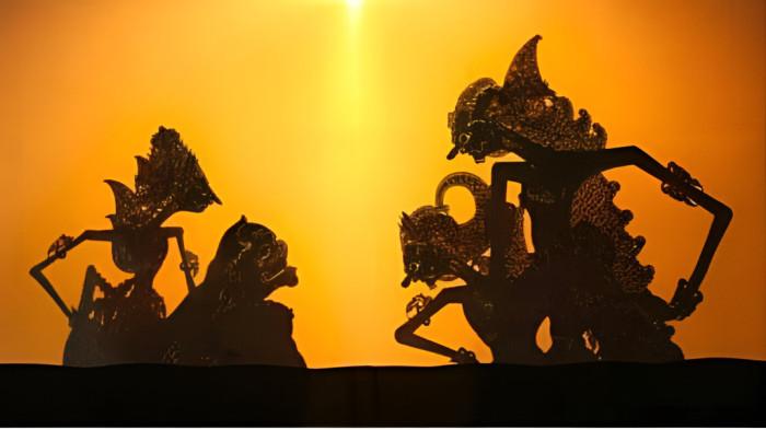 WAYANG KULIT- Ilustrasi pementasan kesenian wayang kulit yang menampilkan tokoh-tokoh dalam dunia pewayangan.