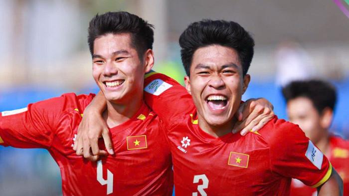 SELEBRASI VIETNAM - Pemai Timnas Vietnam U23 melakukan selebrasi atas gol yang terjadi ke gawang Yordania pada laga pembuka Grup A Piala Asia U23 2026 di Stadion King Abdullah Sports City, Arab Saudi pada Selasa (6/1/2026). (VFF - 6/1/2026)