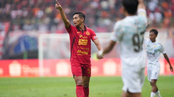 FOTO: KAPTEN PERSIJA - Bek yang juga Kapten Persija Jakarta, Rizky Ridho, dalam laga kontra Persib di Stadion Patriot Candrabhaga, Bekasi, Jawa Barat, Minggu (16/2/2025). Penampilan Ridho bersama Persija menuai sorotan usai gagal meraih kemenangan dalam empat laga beruntun. (Dok: Persija Jakarta)