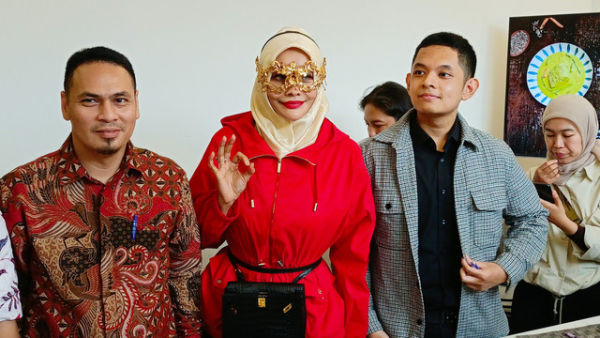 Konferensi pers Dokter Samira alias Doktif di kawasan Sudirman, Jakarta, Rabu (7/1/2026). Foto: Aprilandika Pratama/kumparan