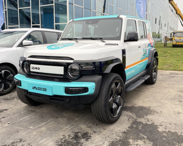 iCAR V23 saat ditampilkan di 2025 International Business Summit, Wuhu China. SUV kompak ini yang akan masuk ke Indonesia di bawah manajemen JAECOO. Foto: Tio Ridwan/kumparan