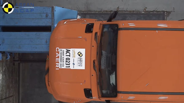 Tes tabrak iCar V23 di ASEAN NCAP. Foto: ASEAN NCAP