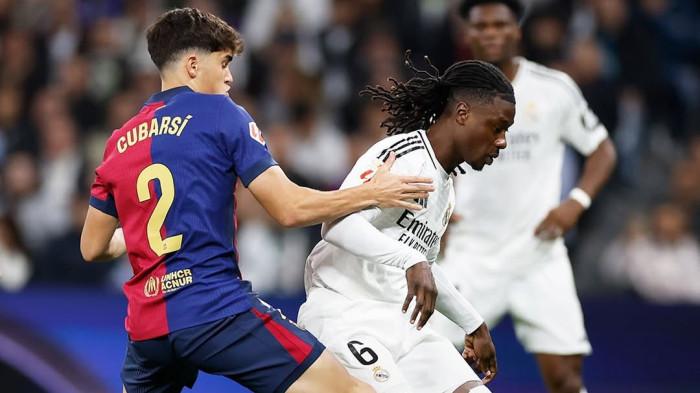 Camavinga yang sedang berebut bola dengan Cubarsi.