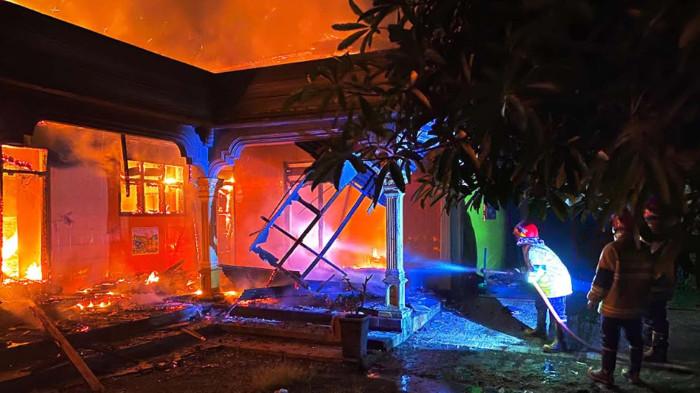 BAKAR RUMAH TULUNGAGUNG 2