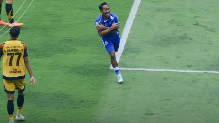 SELEBRASI - Selebrasi pemain Persib Bandung, Beckham Putra saat bobol gawang Persija Jakarta di Super League 2025/2026 pada Sabtu (11/1/2026) sore WIB di Stadion Gelora Bandung Lautan Api.