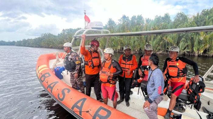TIM PENCARI - Tim SAR gabungan saat melakukan penyisiran hari ketiga di Sungai Cabang Ruan, Kecamatan Batu Ampar, Kabupaten Kubu Raya, Kalimantan Barat, Minggu 11 Januari 2026. Nuriman dilaporkan hilang dan hingga kini belum ditemukan.