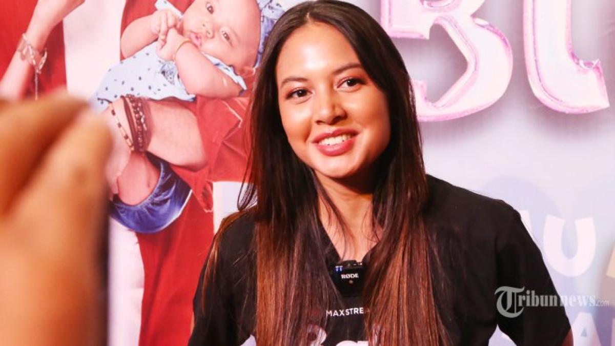 AURELIE MOEREMANS - Aurelie Moeremans mengungkapkan cara partai politik merekrut artis. Dalam foto, Aurelie Moeremans di Epicentrum Walk, Kuningan, Jakarta Selatan, Jumat (18/3/2022).