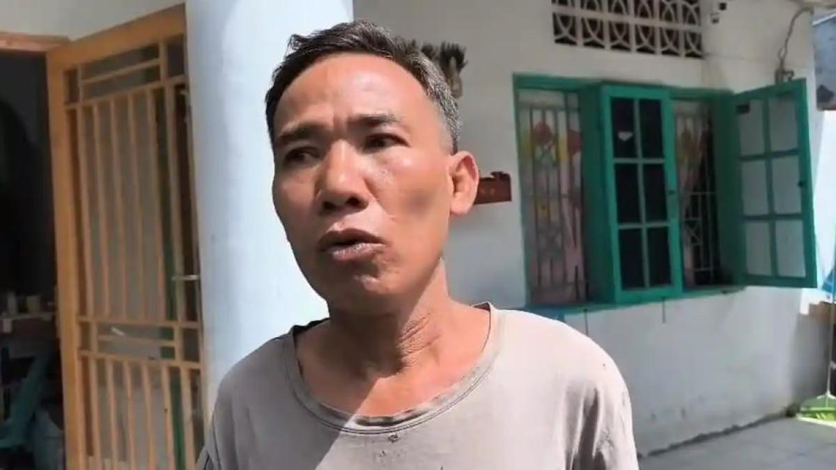 BOCAH SD VS JAMBRET - Darfan (52), ayah korban, saat ditemui dikediamannya, menceritakan kronologis kejadian yang dialami anaknya yang terseret 20 meter, Minggu (11/1/2026).