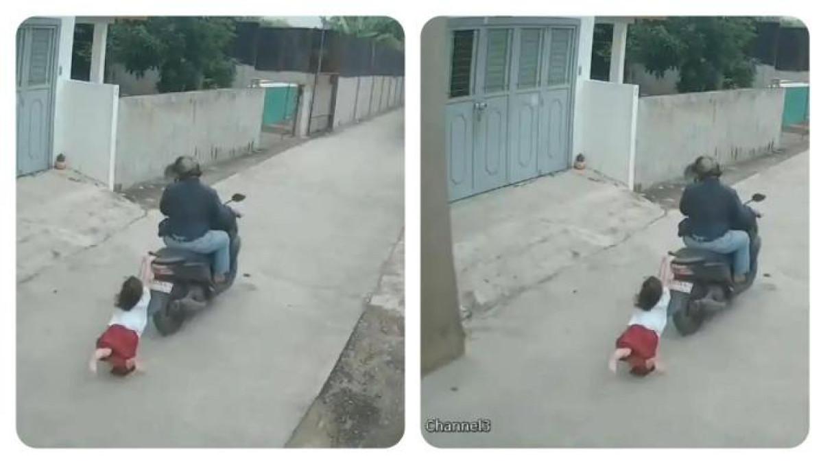 BOCAH SD VS JAMBRET - Anak kecil berpegangan behel sepeda motor milik pria tak dikenal, saat tas dan handphone miliknya dibawa pelaku di kawasan lorong 36, Gang Perabot, Kelurahan Rengas Pulau, Kecamatan Medan Marelan, Minggu (11/1/2026)