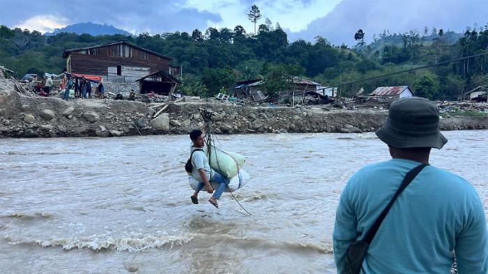 warga ketol gunakan tali sling 2