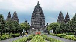 Candi Prambanan memiliki banyak spot yang menarik untuk foto yearbook dan prewedding.