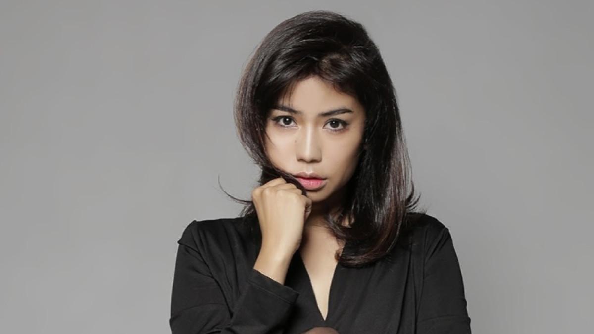 ISTRI PANDJI PRAGIWAKSONO - Gamila Arief adalah istri Pandji Pragiwaksono. Ia tak tinggal diam saat anaknya ikut dibawa-bawa buntut Mens Rea.