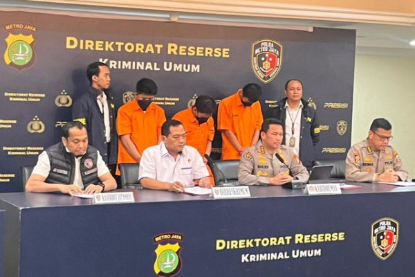 Konferensi pers kasus pengungkapan pelaku penembakan saat aksi pencurian motor di Palmerah, di Polda Metro Jaya, Jakarta, Senin (12/1/2026). Foto: Nasywa Athifah/kumparan