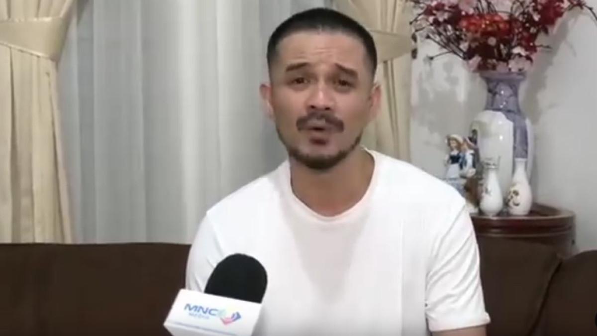 KLARIFIKASI ROBY - Roby Tremonti klarifikasi terkait tudingan yang menyebut dirinya sebagai sosok Bobby di buku Broken Strings Aurelie.