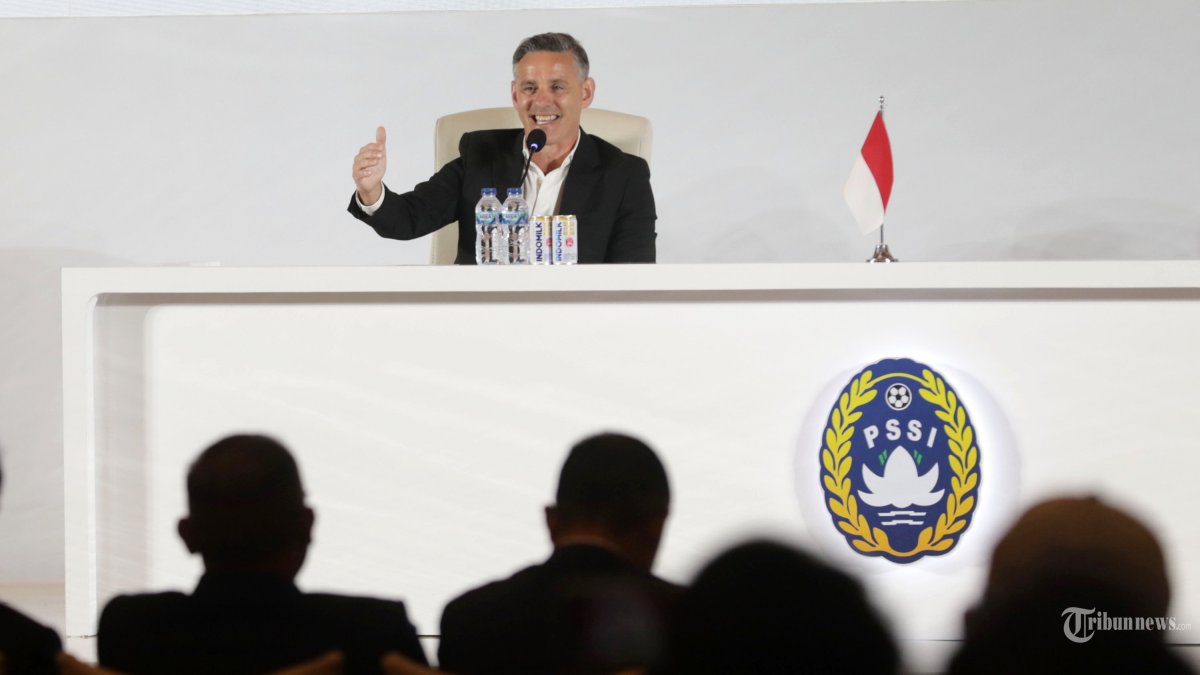 JOHN HERDMAN - Pelatih Timnas Indonesia John Herdman memberikan keterangan saat acara perkenalan Pelatih Baru Timnas Indonesia di Jakarta, Selasa (13/1/2026). PSSI secara resmi mengumukan dan memperkenalkan pelatih baru bagi Timnas Indonesia yaitu John Herdman untuk menggantikan Patrick Kluivert. TRIBUNNEWS/IRWAN RISMAWAN