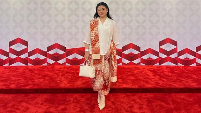 Pinka Haprani - Diah Pikatan Orissa Putri Haprani anak Puan Maharani sekaligus cucu Megawati saat dilantik menjadi anggota DPR RI periode 2024-2029.