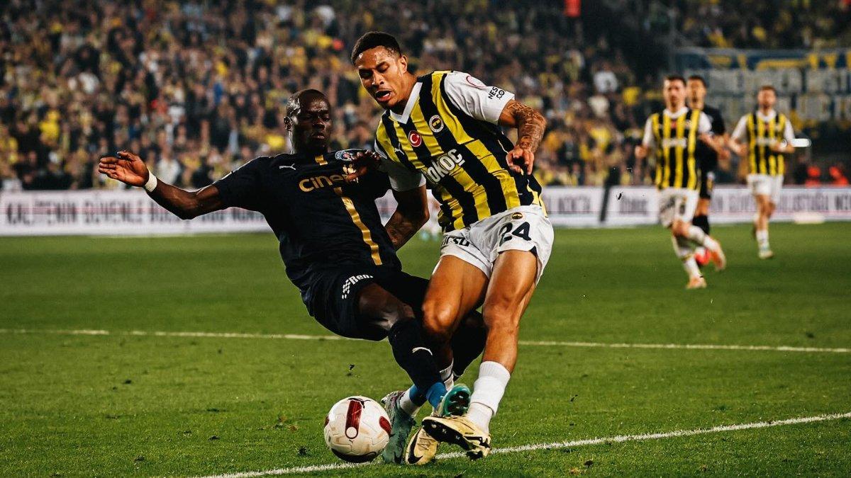 Jayden Oosterwolde pemain bidikan naturalisasi Timnas Indonesia saat membela timnya, Fenerbahce.